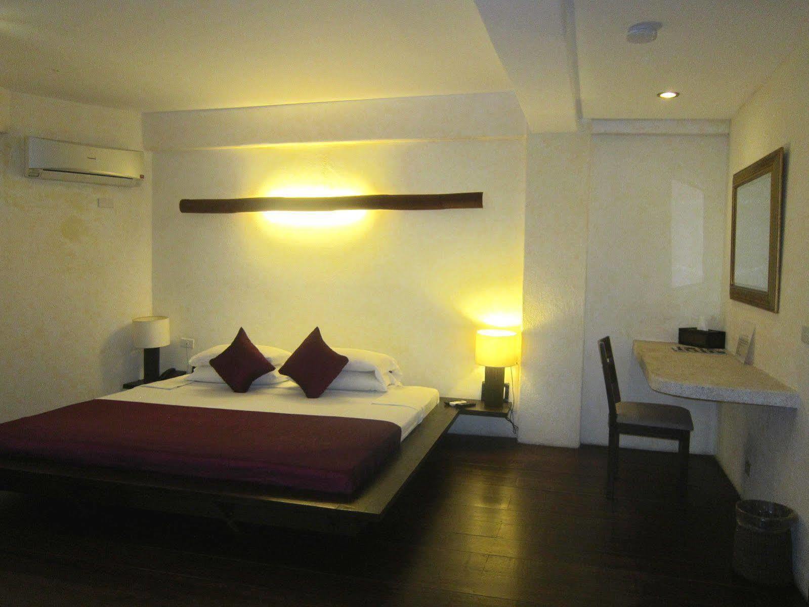 Balabag  Signature Boracay Punta Rosa מראה חיצוני תמונה